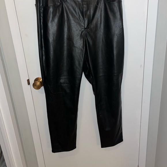 Old Navy Woman’s O.G.  High Ride Straight pleather Pant. Secret Smooth Pockets. - Picture 5 of 6